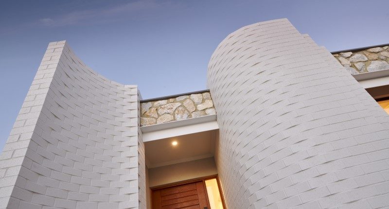 Curved walls are a home building feature in 2021