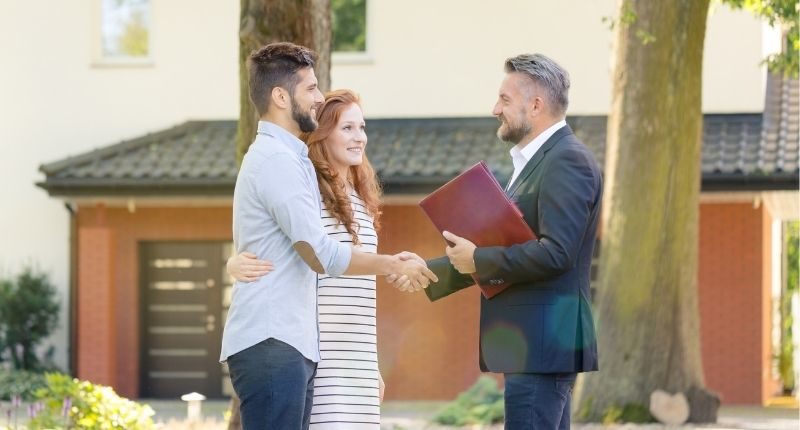 Real estate agent deal couple