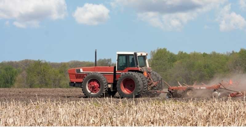 farming farm tractor dry dead field