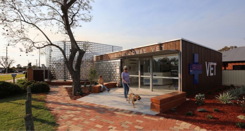 high-wycombe-vet-hospital-frontage-feature