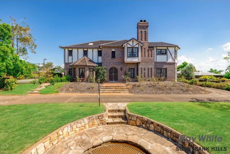 What Is The Most Expensive House In Brisbane? This Robertson mansion